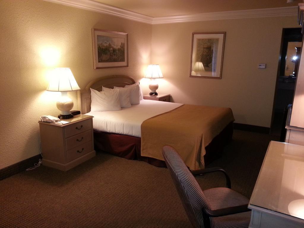 Quality Inn & Suites Вакавилл Экстерьер фото