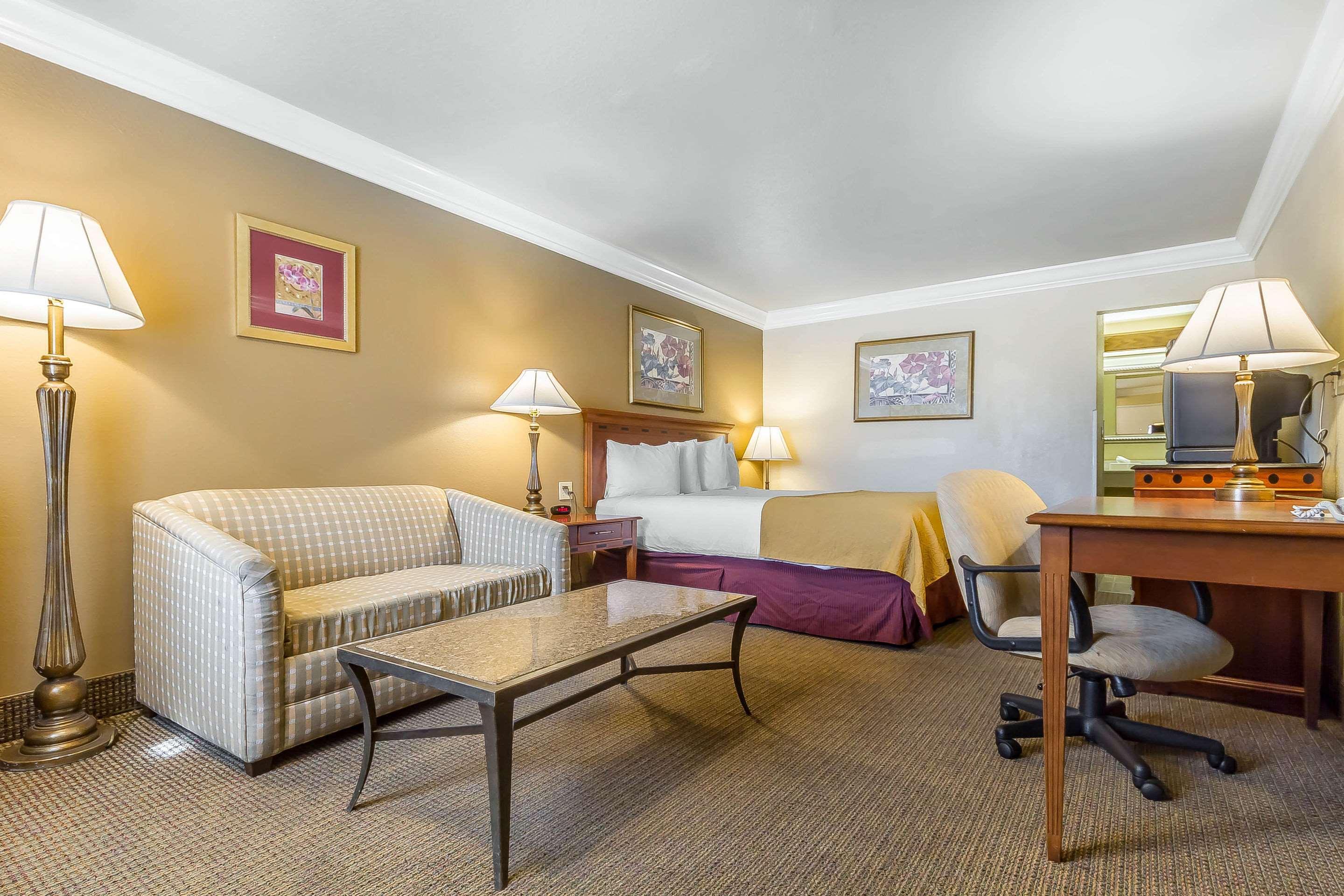 Quality Inn & Suites Вакавилл Экстерьер фото